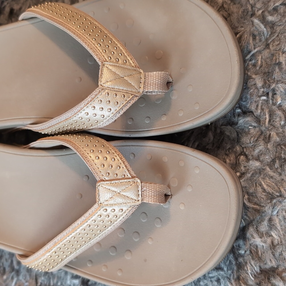 Vionic Beige Studded Women's Sandals - Picture 5 of 5